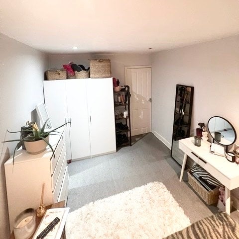 Room Warwick Road in Greater London