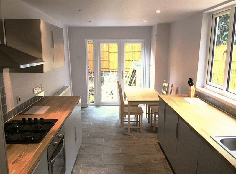 Room Warwick Road in Greater London