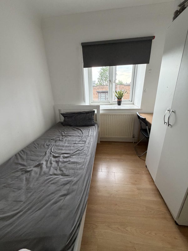 Room Maryland Street in Greater London