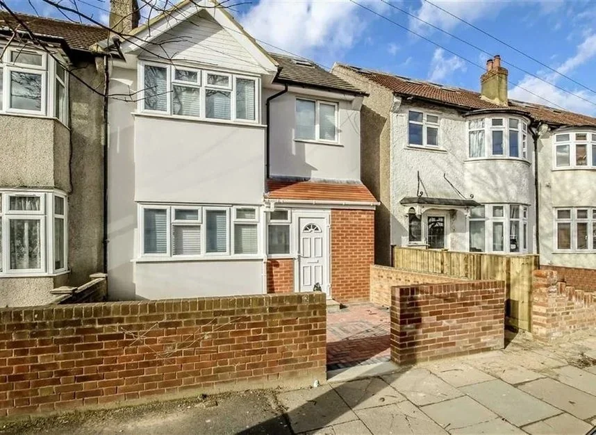 Room Donnybrook Road in Greater London