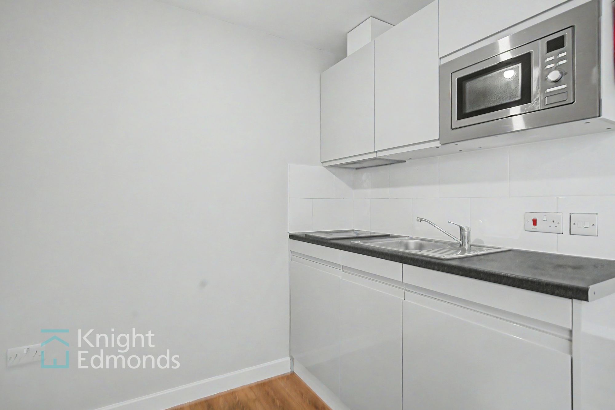 Flat Sittingbourne Road in Maidstone