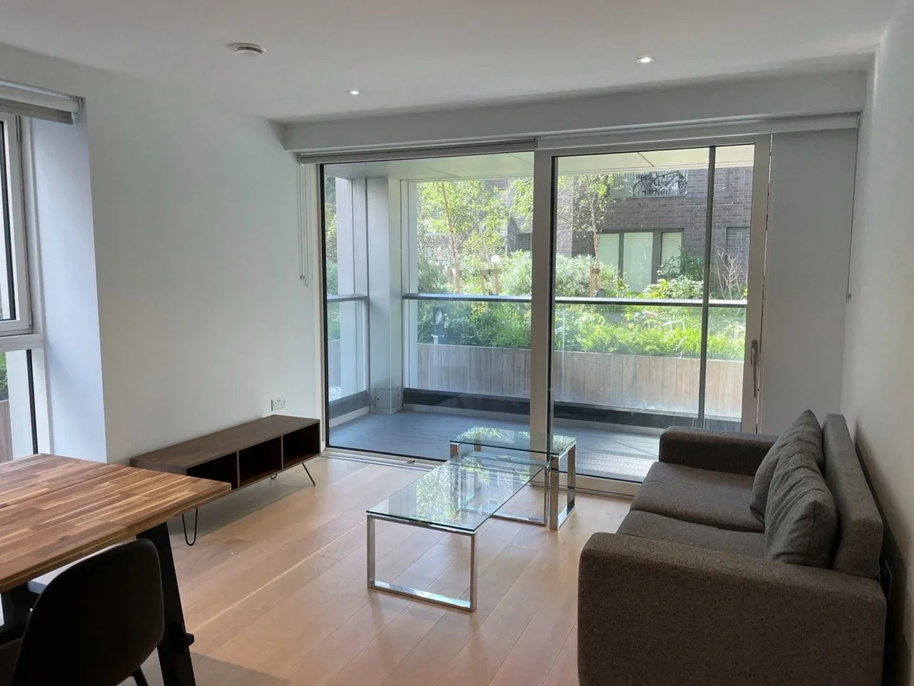 Flat Deacon Street in Greater London