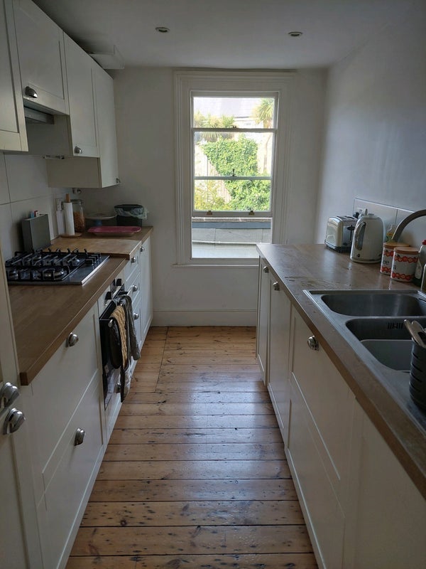 Room Rozel Road in Greater London