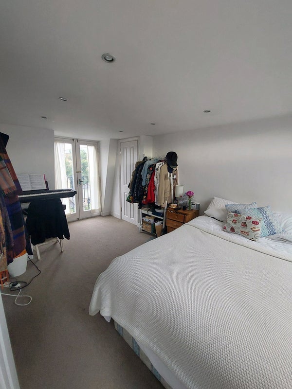 Room Rozel Road in Greater London