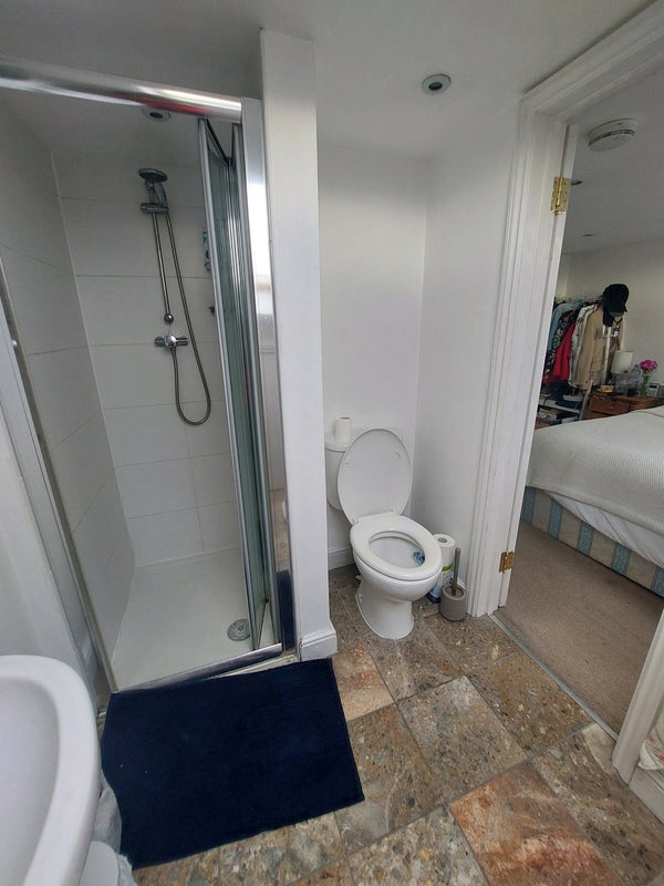 Room Rozel Road in Greater London