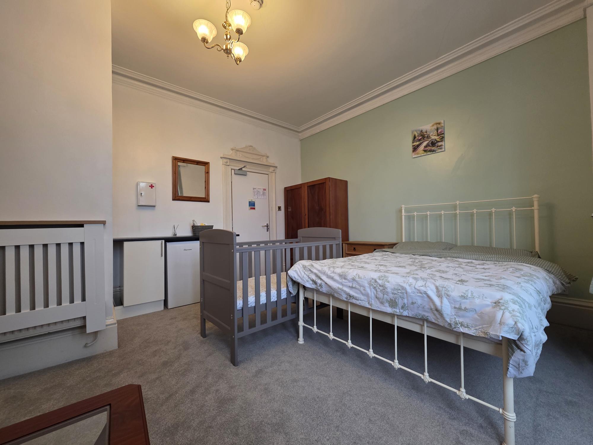 Room Sedgley Road West in Coseley