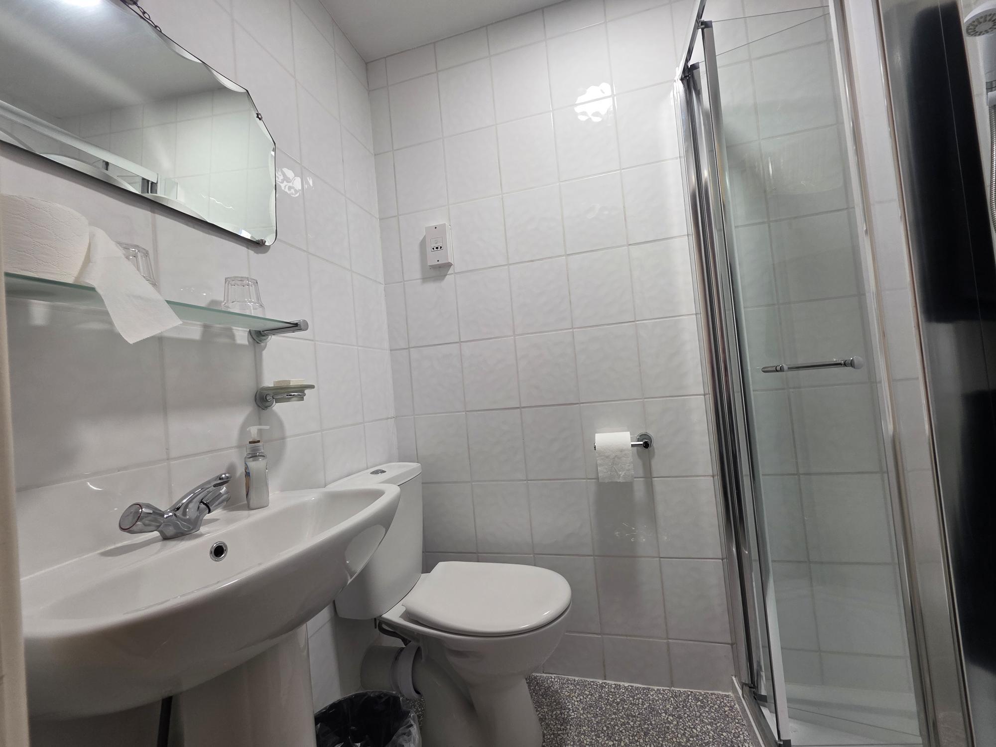 Room Sedgley Road West in Coseley