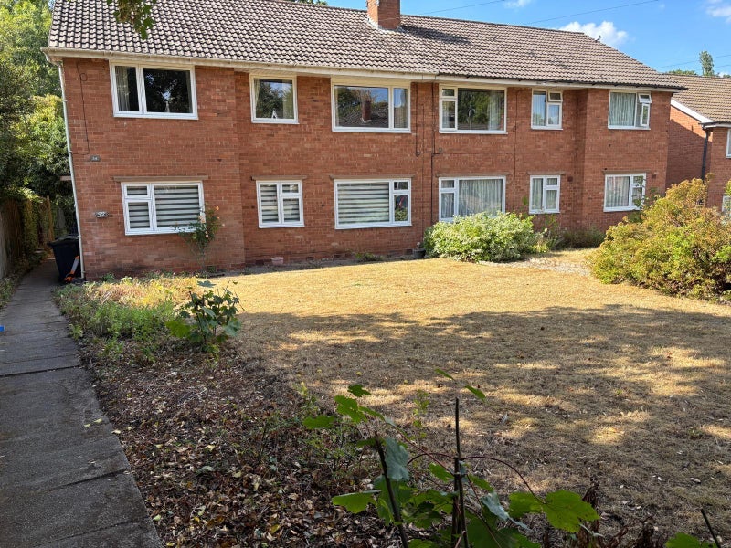 Flat Marion Way in Birmingham