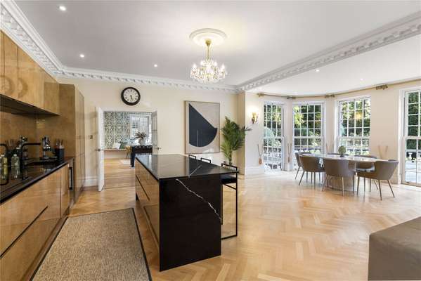 House Brockenhurst Road in South Ascot