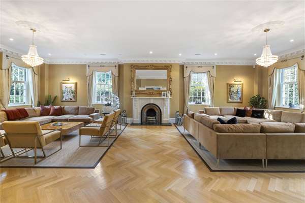 House Brockenhurst Road in South Ascot