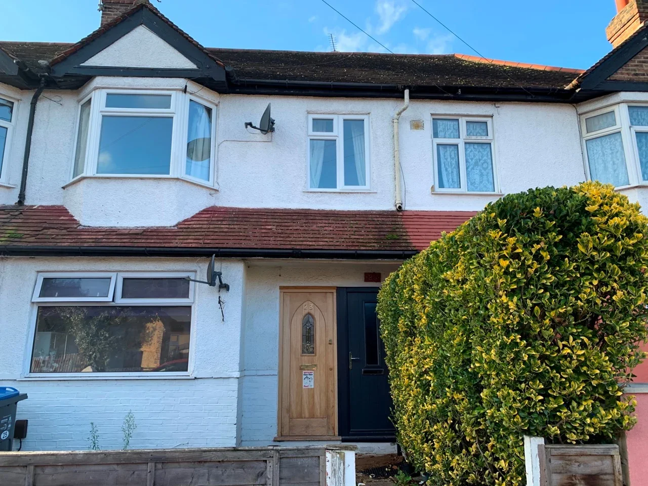 Flat Kimble Road in Greater London