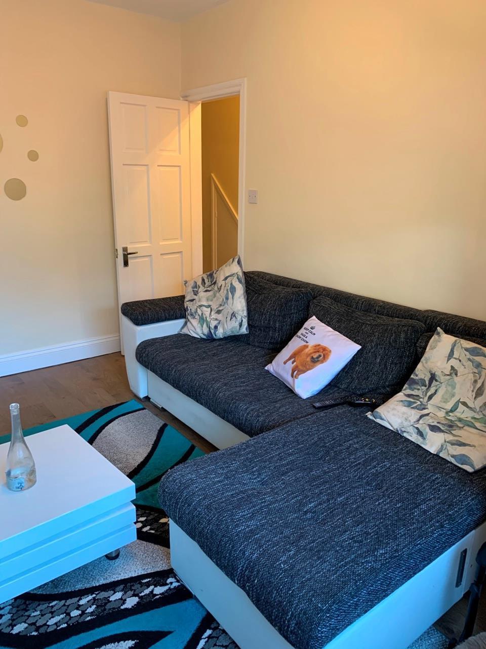 Flat Kimble Road in Greater London