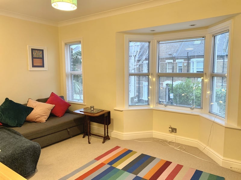 Room Macfarlane Road in Greater London