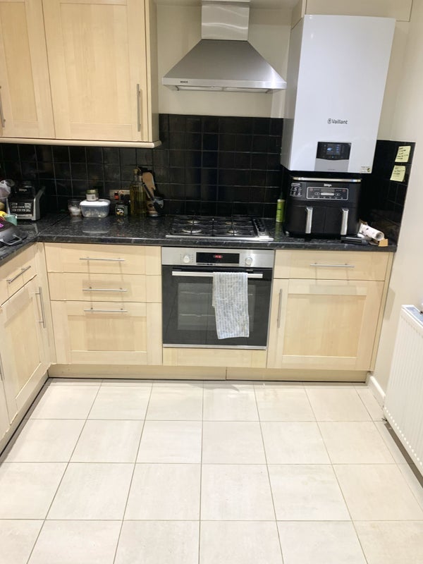 Room Macfarlane Road in Greater London