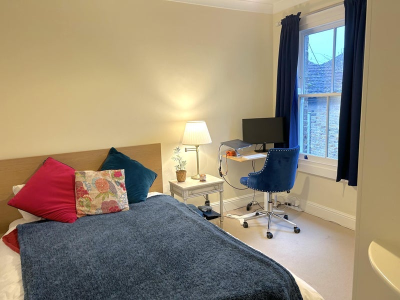 Room Macfarlane Road in Greater London
