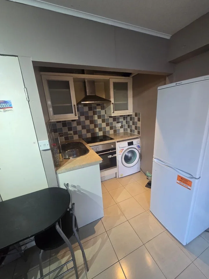 Flat Hartslock Drive in Greater London
