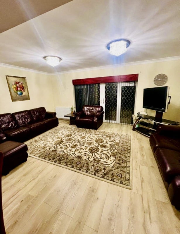 Room Park Lane in Slough