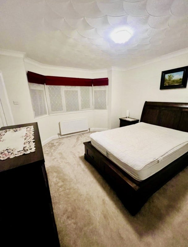 Room Park Lane in Slough