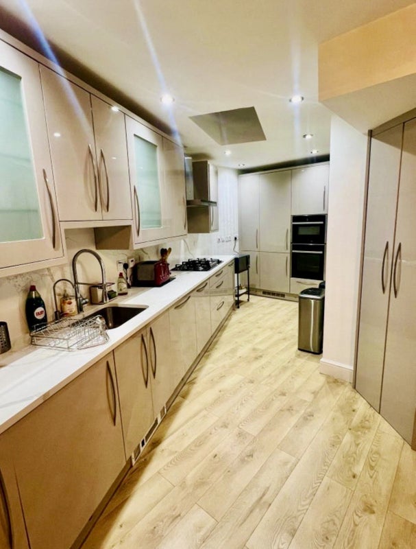 Room Park Lane in Slough