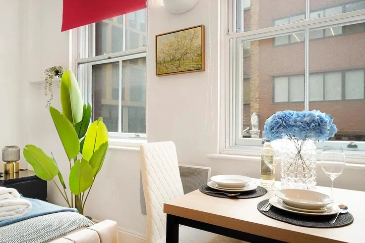 Room Aldersgate Street in City of London