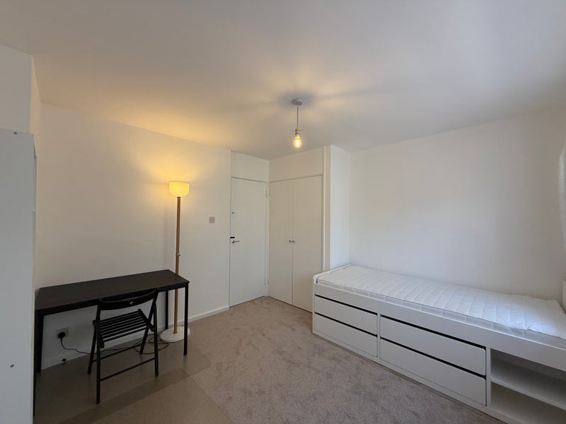 Room Brecon Road in Greater London