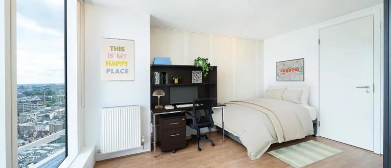 Room Frying Pan Alley in Greater London