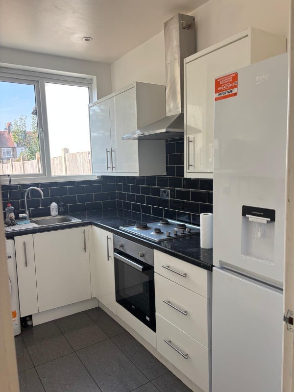 Room Leander Road in Greater London