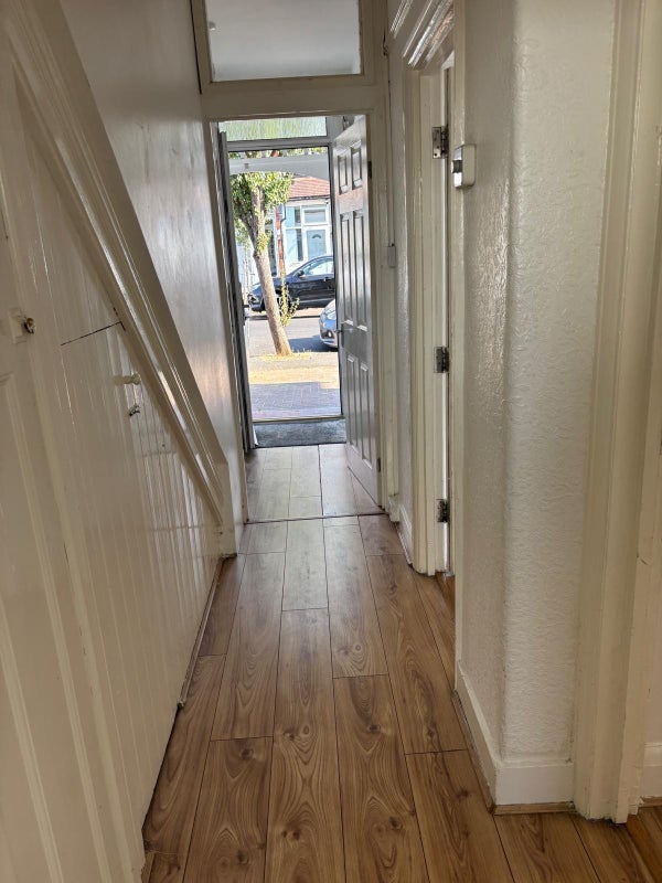Room Leander Road in Greater London