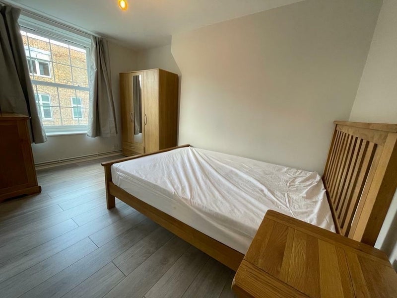 Room Brixton Road in Greater London