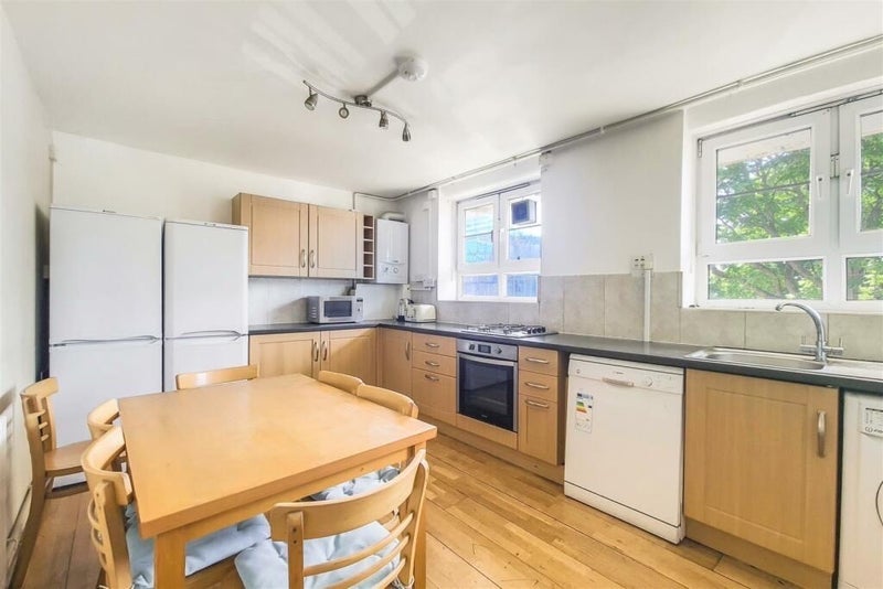 Room Brixton Road in Greater London
