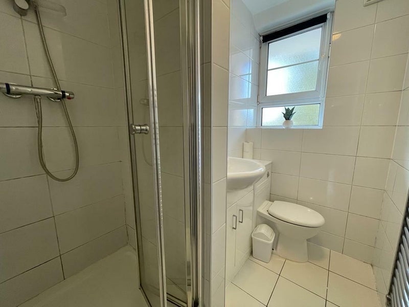 Room Brixton Road in Greater London