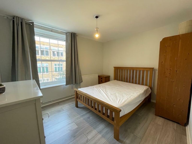 Room Brixton Road in Greater London