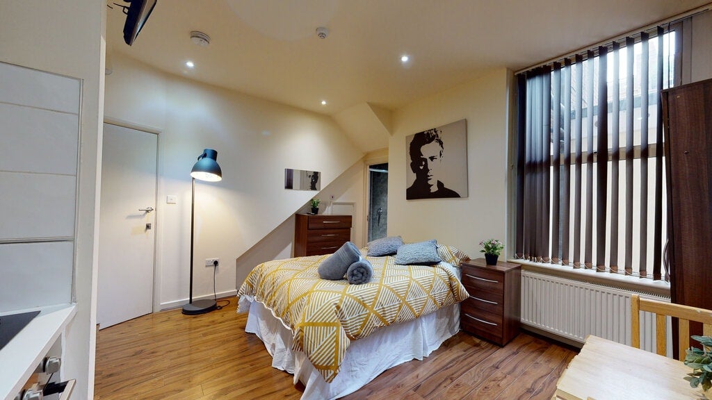 Flat Ashmore Road in City of Westminster