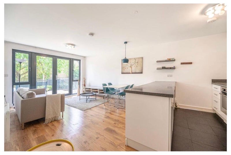 Flat Oakleigh Road South in Greater London