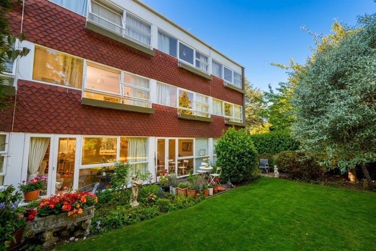 Flat Parkleys in Greater London