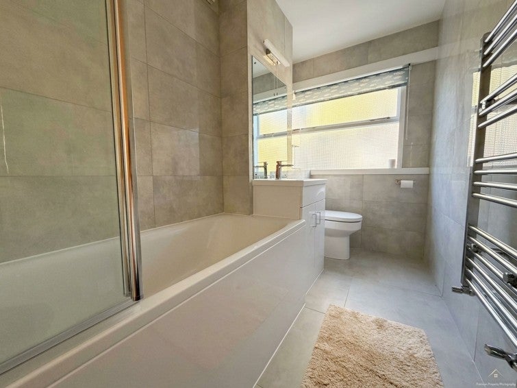 Flat Parkleys in Greater London