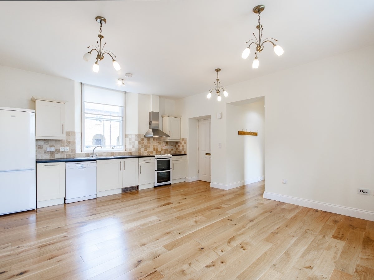 Flat Upper Astrop Road in King's Sutton