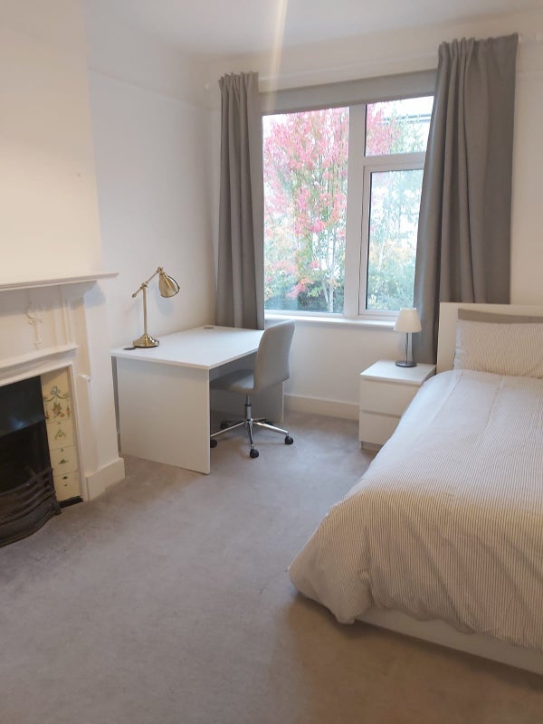Room Compton Road in Greater London