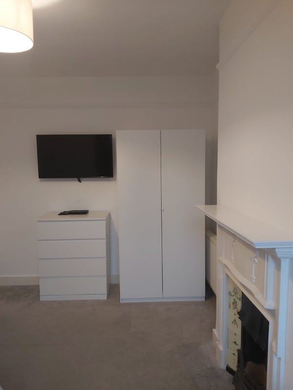 Room Compton Road in Greater London