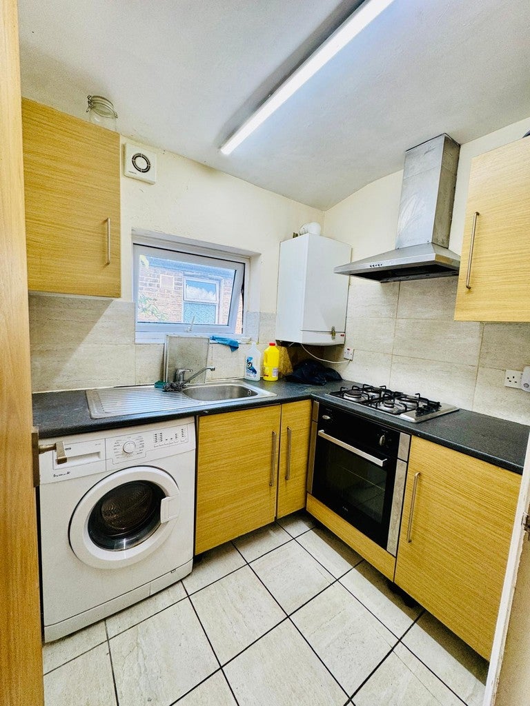 Flat Bakers Avenue in Greater London