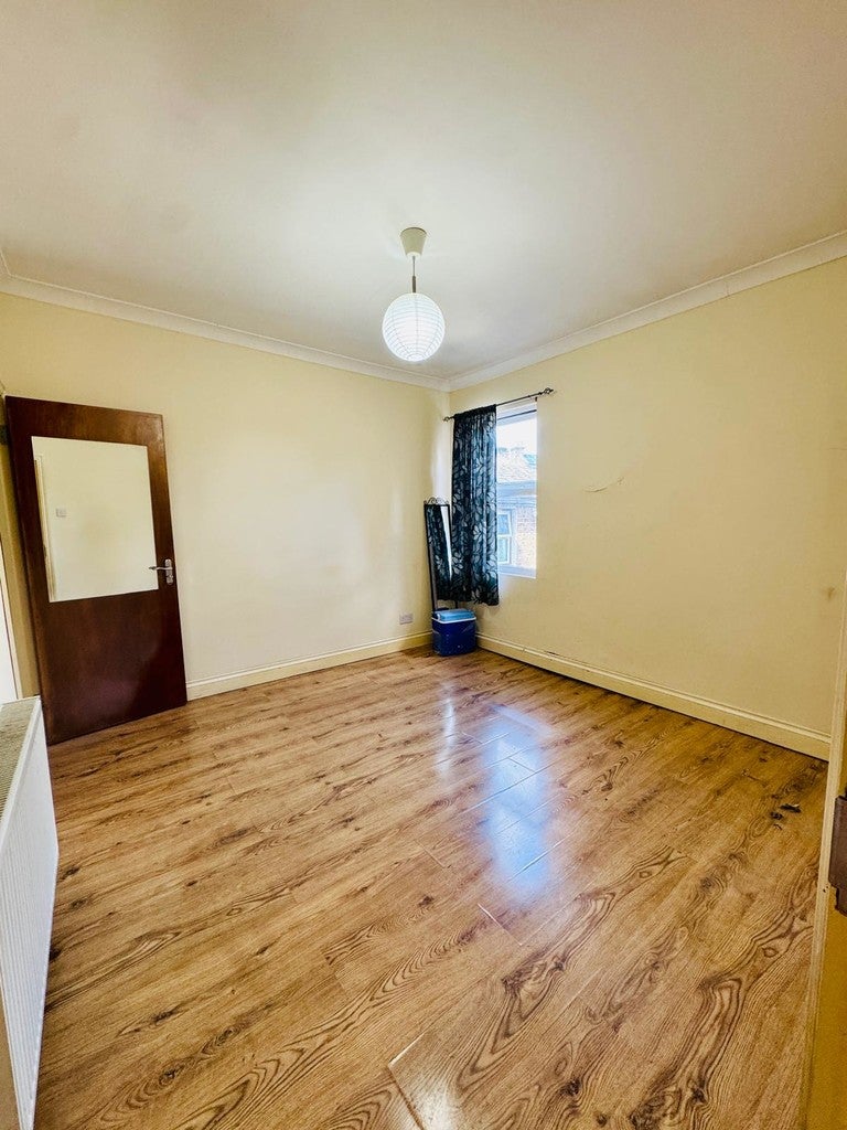 Flat Bakers Avenue in Greater London