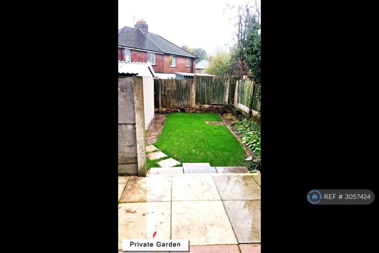 Flat Knowsley Road in St Helens