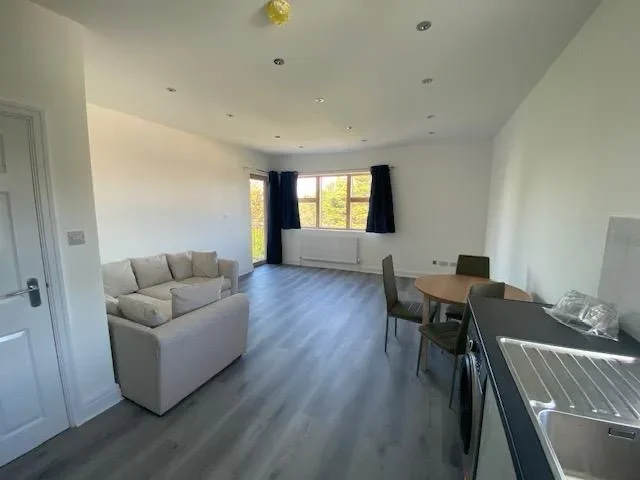 Flat Tanner Street in Greater London