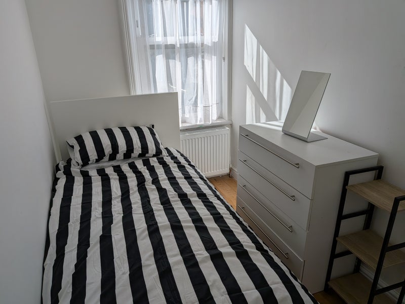 Flat Gresham Road in Greater London