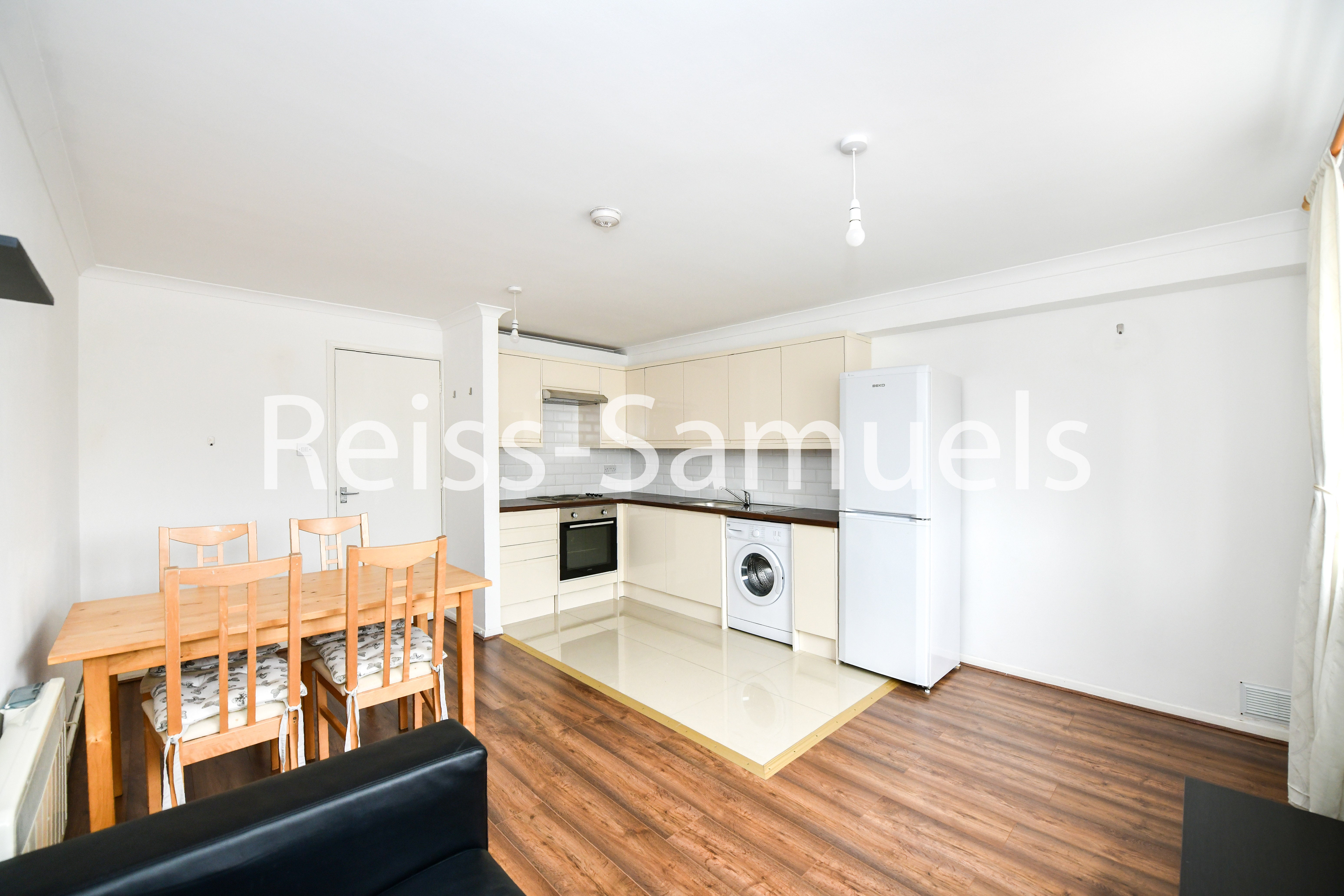 Flat Ambassador Square in Greater London