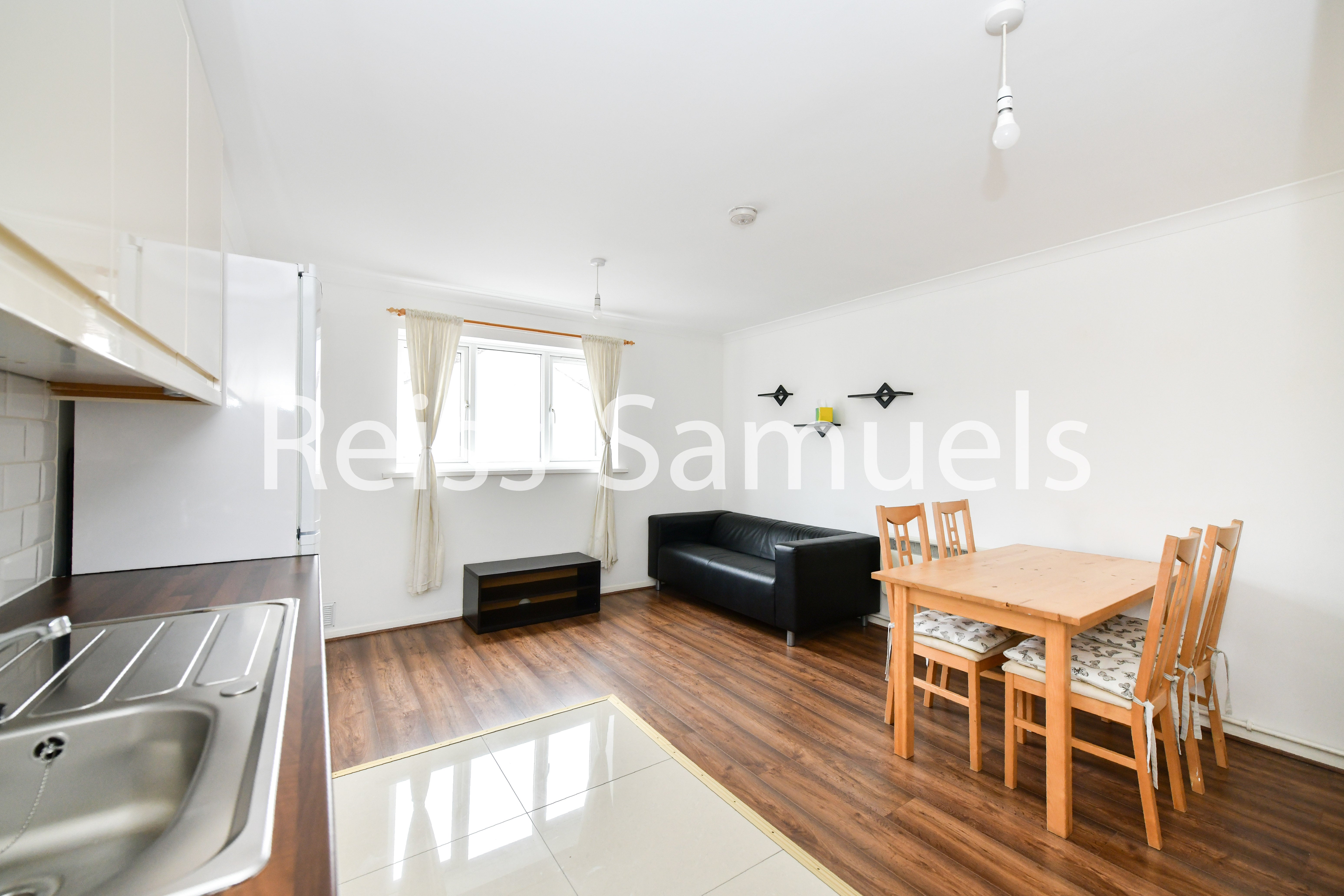 Flat Ambassador Square in Greater London