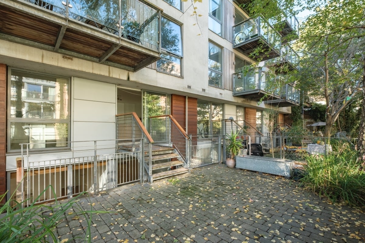 Flat Orsman Road in Greater London