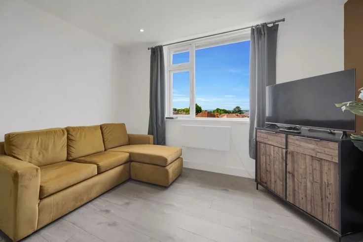 Flat Cyncoed Road in Cardiff