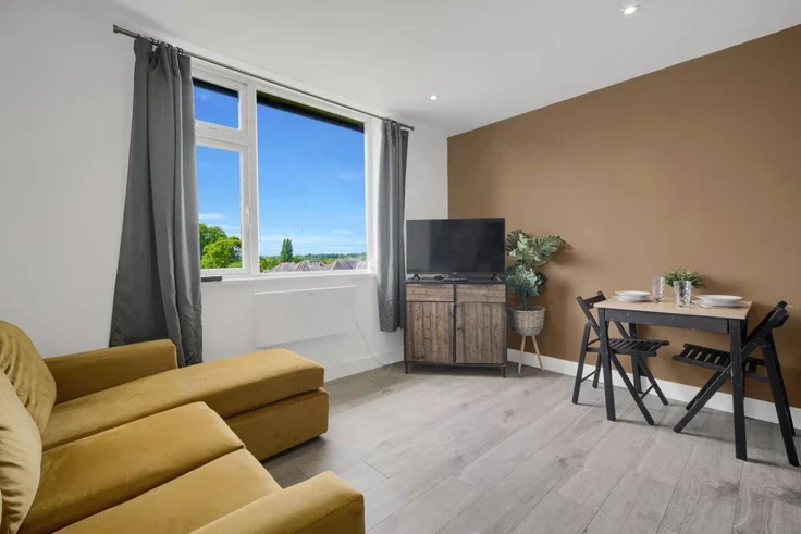Flat Cyncoed Road in Cardiff