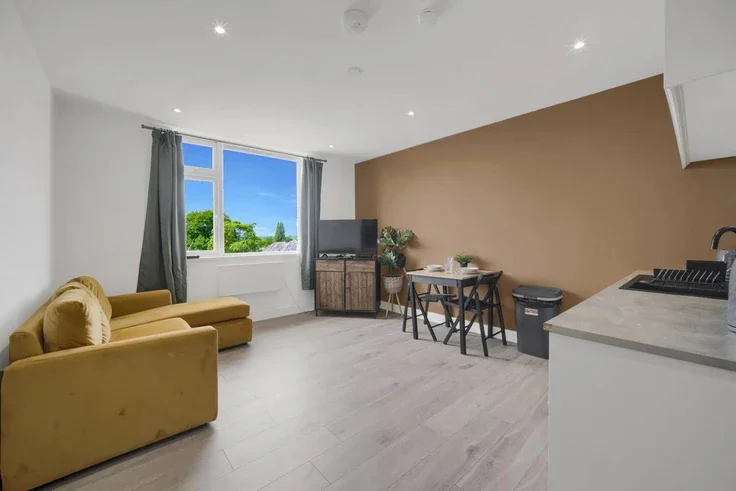Flat Cyncoed Road in Cardiff